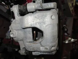 Bremszange vorne links