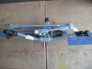 Moteur essuie-glace avant