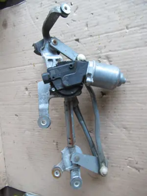 Wischermotor vorne
