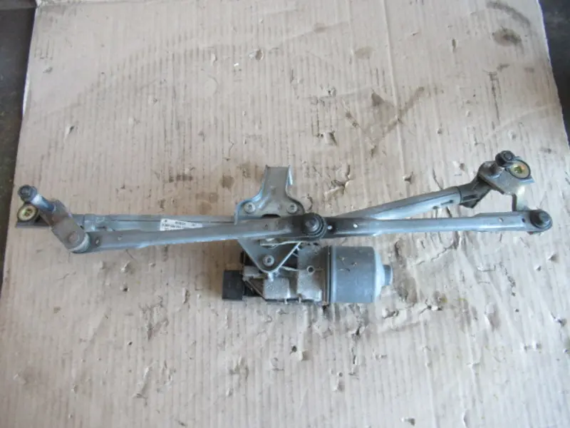 Moteur essuie-glace avant