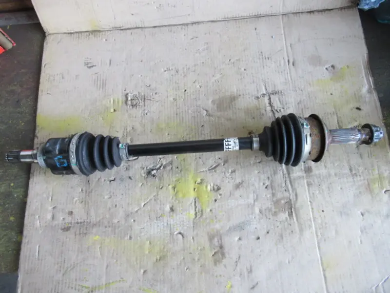 Arbre de transmission avant gauche