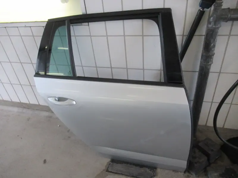Porte arrière droite