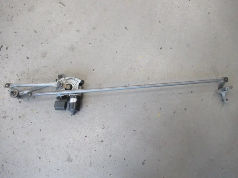 Moteur essuie-glace avant
