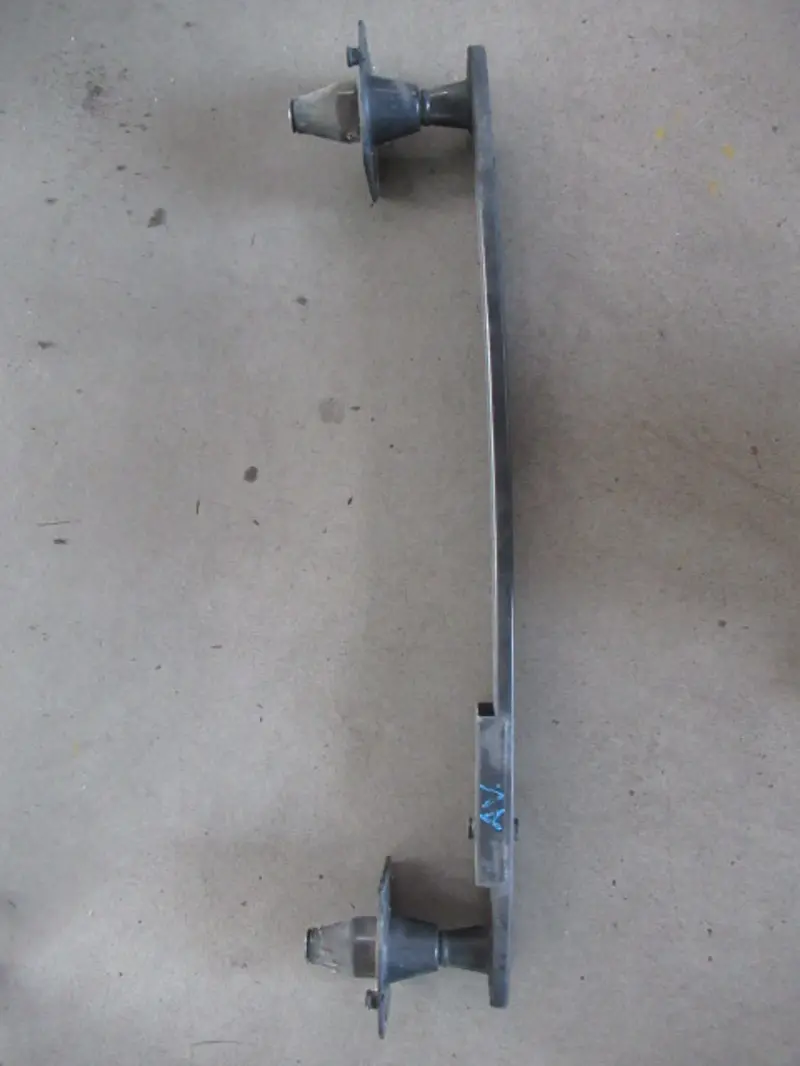Stossstangenhalter vorne