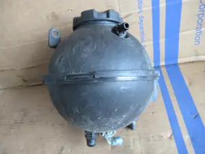 Wasserbehälter Motorraum