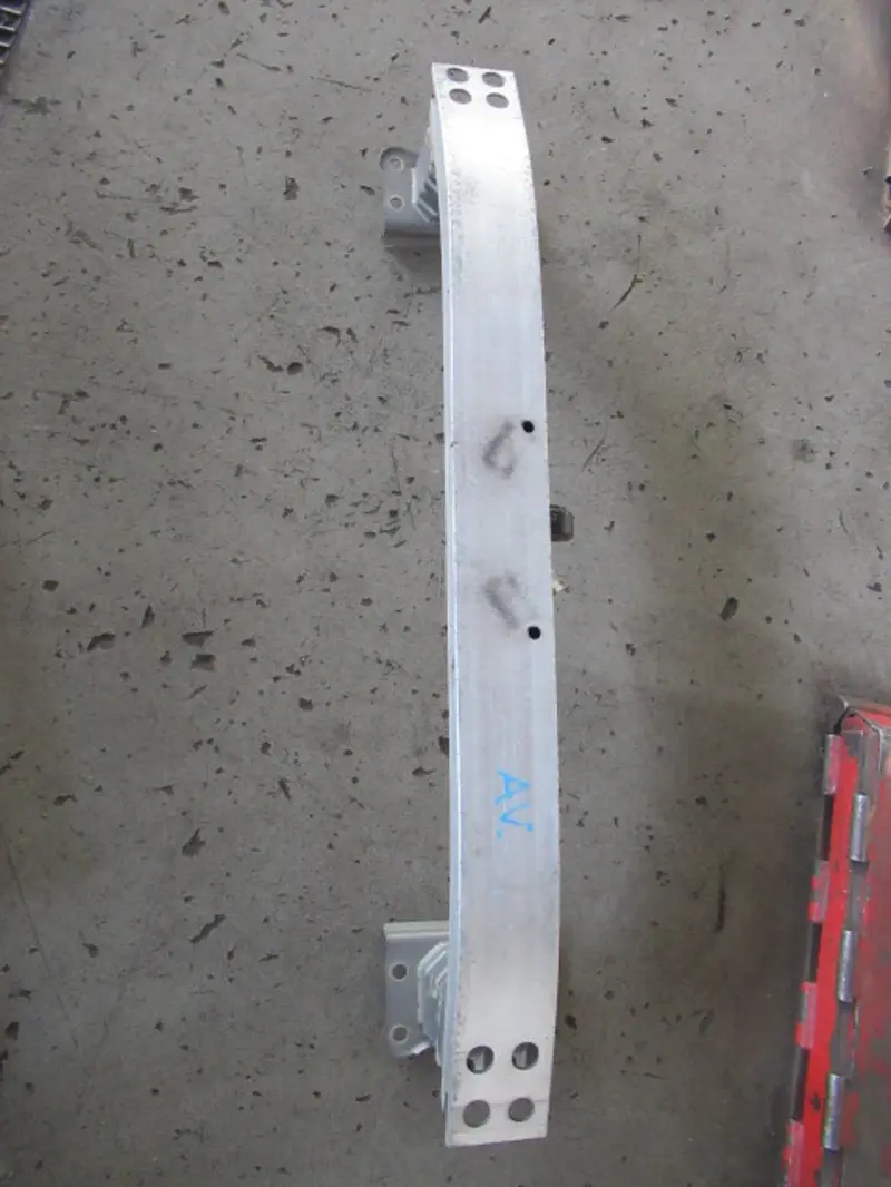Stossstangenhalter vorne
