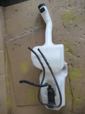 Wasserbehälter Motorraum