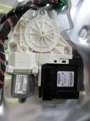 Lève-vitre avant gauche