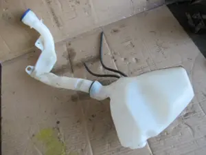 Wasserbehälter Motorraum