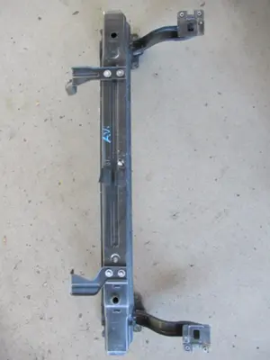 Stossstangenhalter vorne