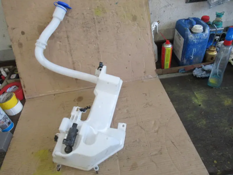 Réservoir d'eau compartiment moteur