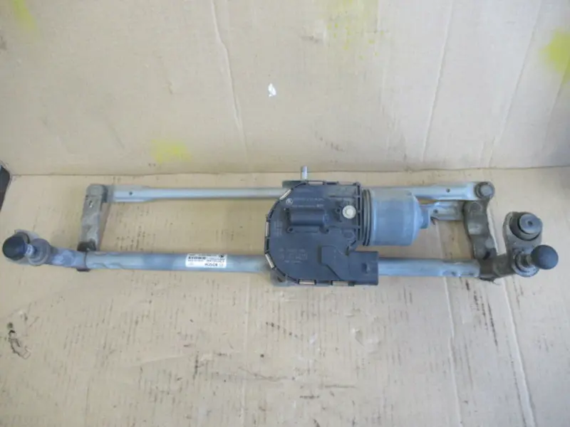 Moteur essuie-glace avant