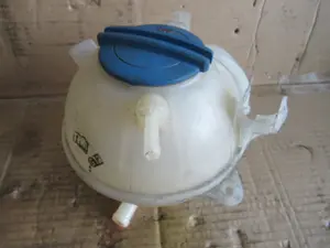 Réservoir d'eau compartiment moteur