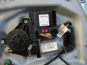 Lève-vitre avant gauche