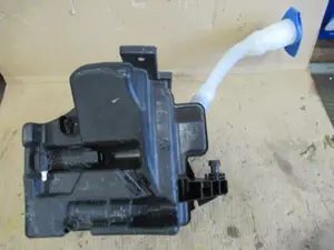 Wasserbehälter Motorraum