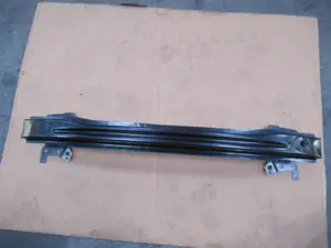 Stossstangenhalter vorne