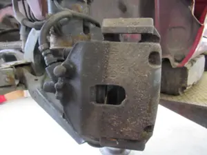 Bremszange vorne links