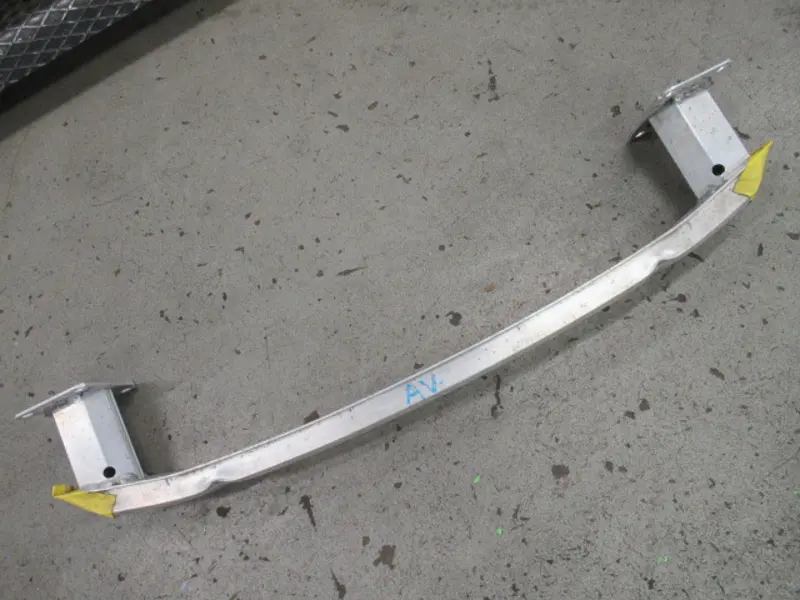 Stossstangenhalter vorne