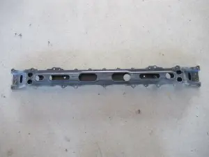 Traverse unter Kühler