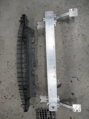 Stossstangenhalter vorne