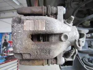 Bremszange hinten links