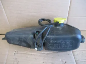 Wasserbehälter Motorraum