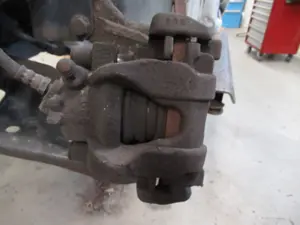 Bremszange vorne links