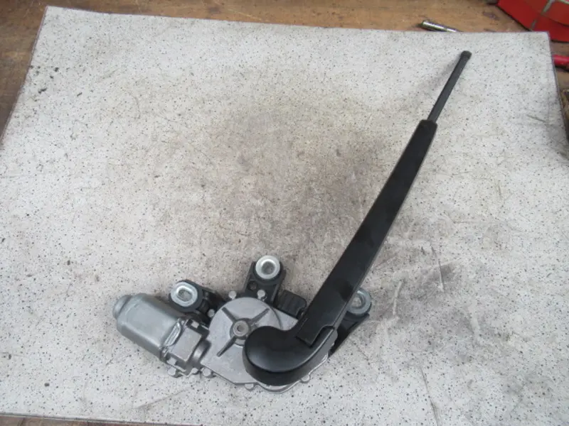 Moteur essuie-glace arrière