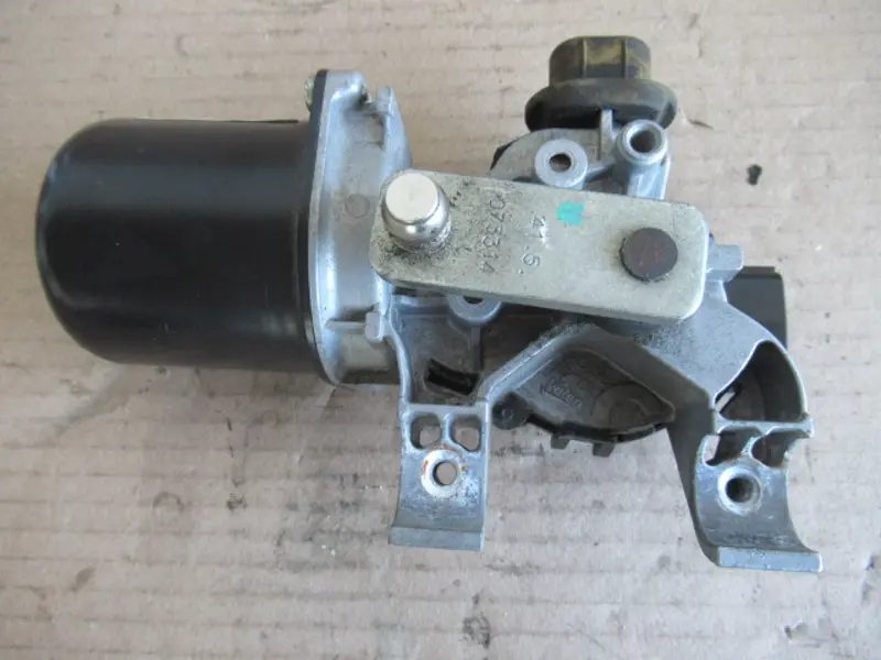 Moteur essuie-glace avant