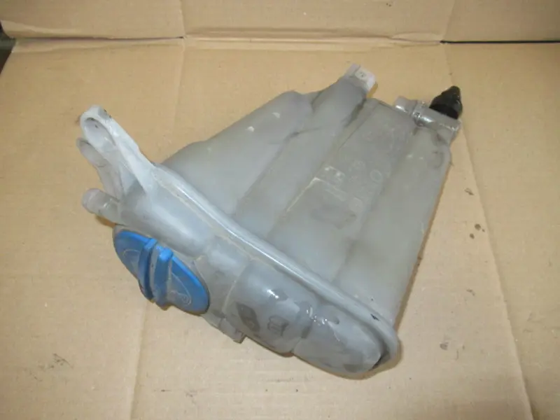 Réservoir d'eau compartiment moteur