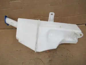 Wasserbehälter Motorraum