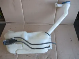 Réservoir d'eau compartiment moteur