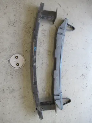 Stossstangenhalter vorne