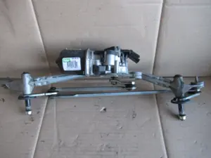 Moteur essuie-glace avant