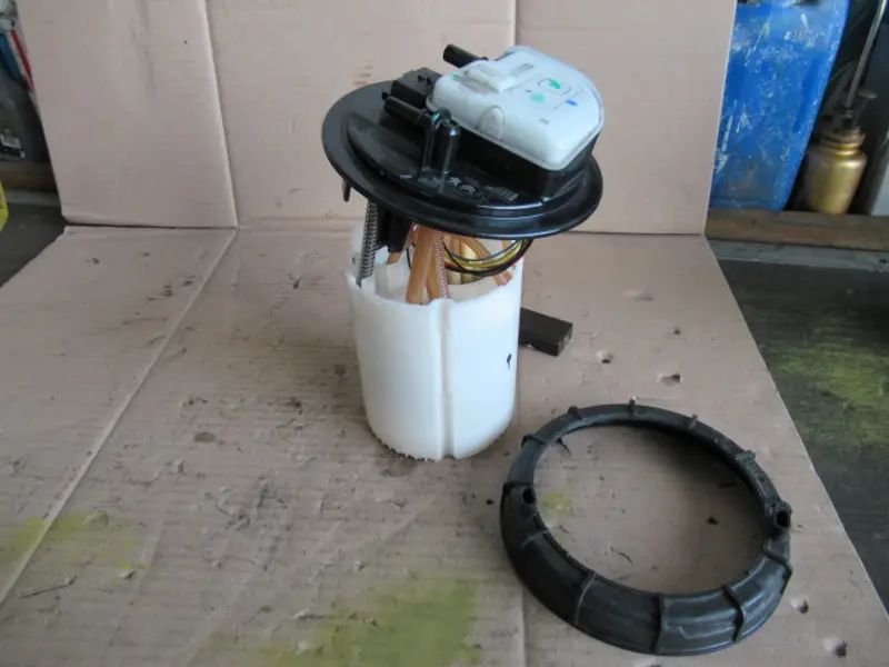 Pompe à essence électrique