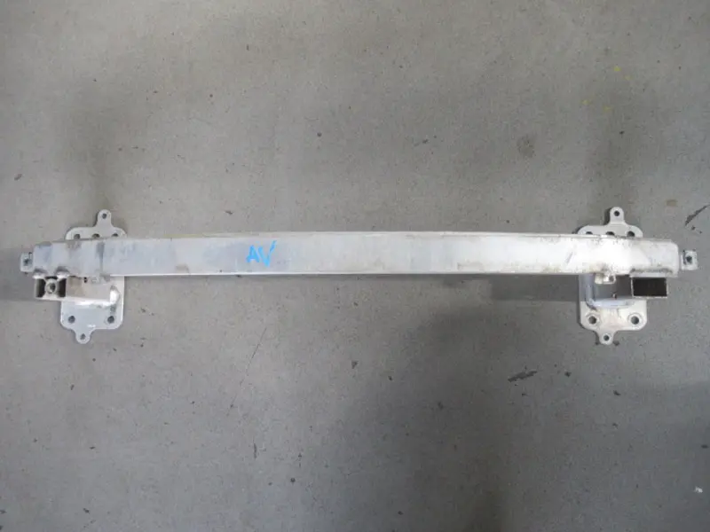 Stossstangenhalter vorne