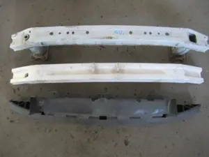 Stossstangenhalter vorne