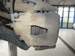 Bremszange vorne links