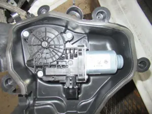 Fensterheber vorne links