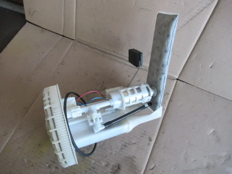 Pompe à essence électrique