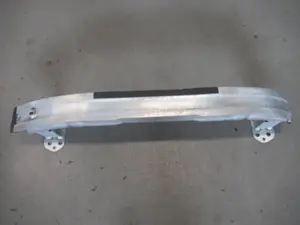 Stossstangenhalter vorne