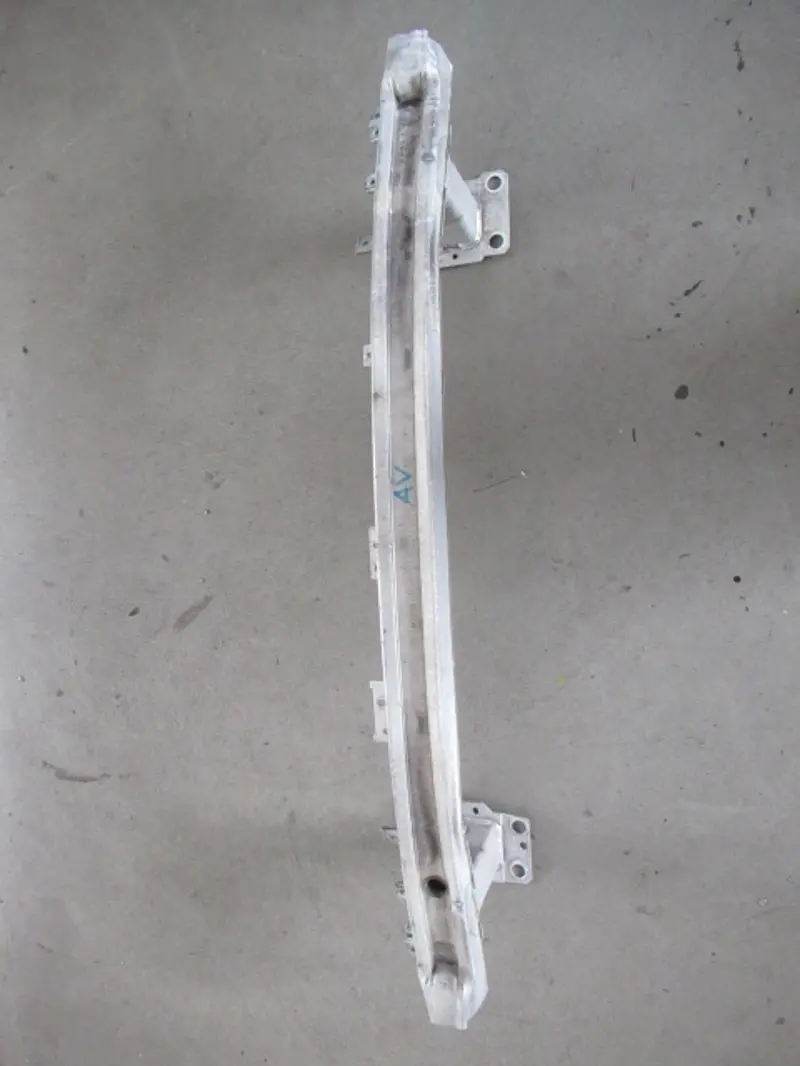 Stossstangenhalter vorne