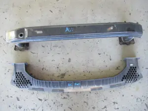 Stossstangenhalter vorne