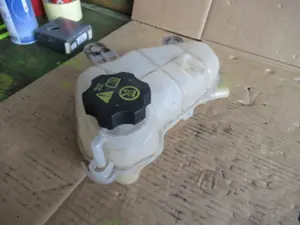 Wasserbehälter Motorraum