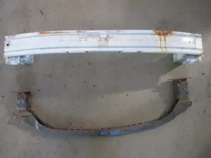 Stossstangenhalter vorne