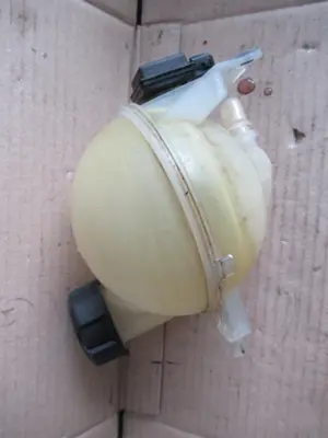 Wasserbehälter Motorraum