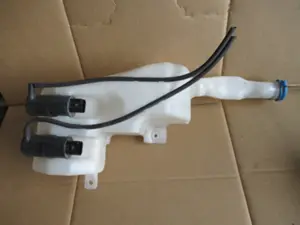 Wasserbehälter Motorraum