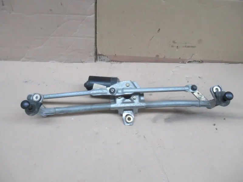 Moteur essuie-glace avant