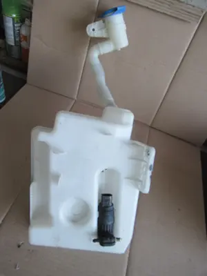 Wasserbehälter Motorraum