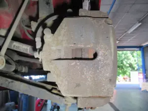 Bremszange vorne links